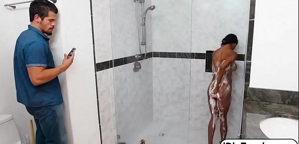  Nia fucked by her stepbro in the shower